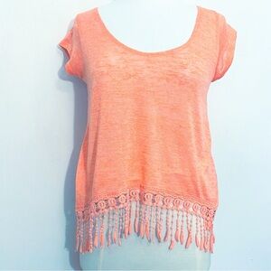 INSPIRED HEARTS cropped crochet fringe trim short sleeve criss cross back top S